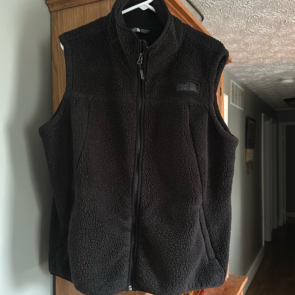 Black Sherpa XXL women’s vest North Face